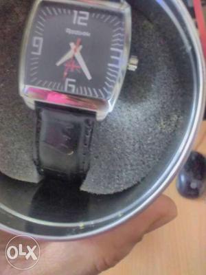 3 wrist watches, Reebok, Maxima for 500rs.