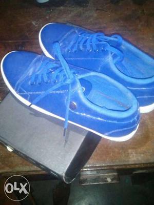 BOUCH SHOE 8 Size small to me but not used