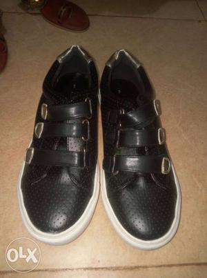 Black-and-white Leather Velcro Strap Low-top Sneakers