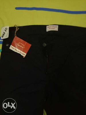 Levis Strauss black straight fit size 32 for female!