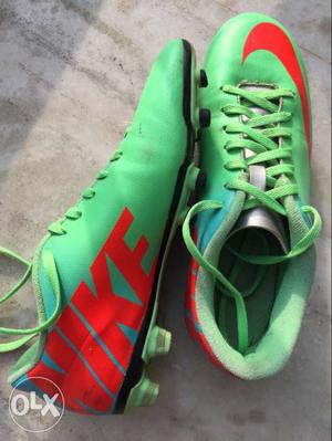 Nike mercurial soccer shoes UK6/US7 (boy size)