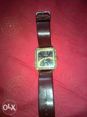 One of the best gulf company Attractive gold watch