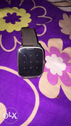 Only 4 months old Asus smart watch