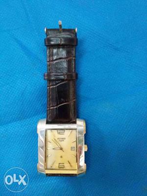 Accurate Legato watch with combination Gold and