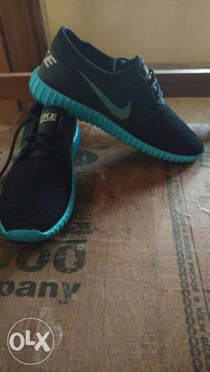 Nike blue sneakers. size 10