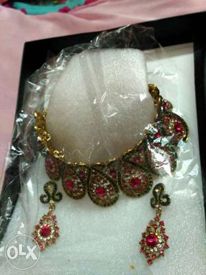 Pink and green stones from zaveri pearls