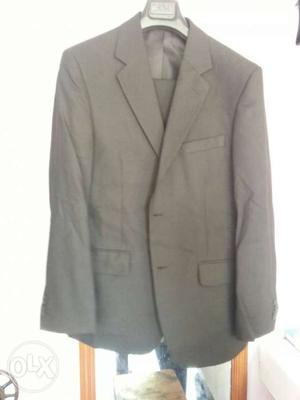 Raymond suit black with paint it's only 40size