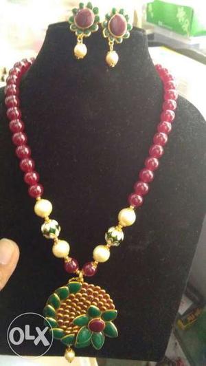 Red And Brown Beaded Necklace With Flower Pendant