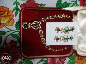 Red & green beautiful necklace set with hangings..