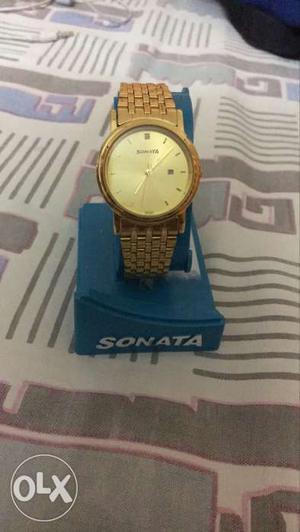 Sonata gold Round dial mens watch,brand new with