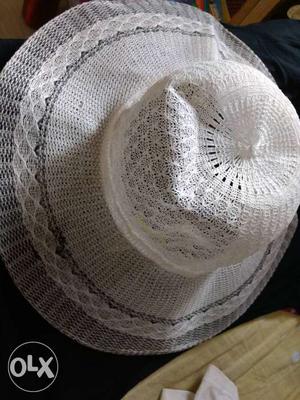 White beach hat