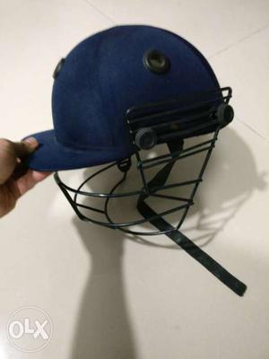 Kids size cricket helmet in good condition