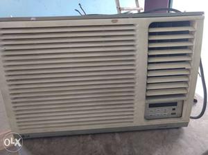 L.G. window AC 1.5 ton. like new condition superb