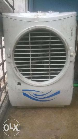 Plastic made cooler. In good running condition