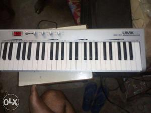 Silver UMK Electronic Keyboard