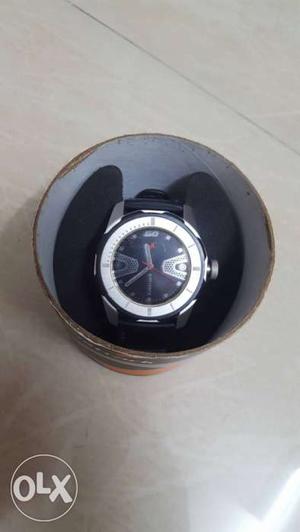 3year old watch in good​ condition hardly used