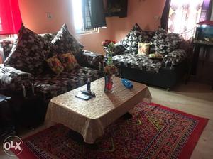 4 seater sofa Gentely used... requires little