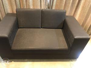 6 seater sofa with puffy and centre table in excellent sofa
