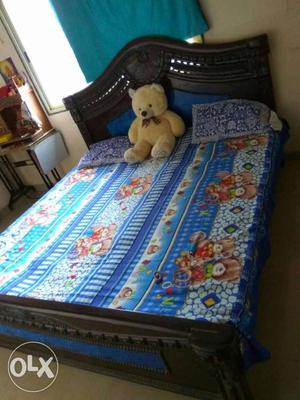 6x6 queen size bed in good condition purchased in