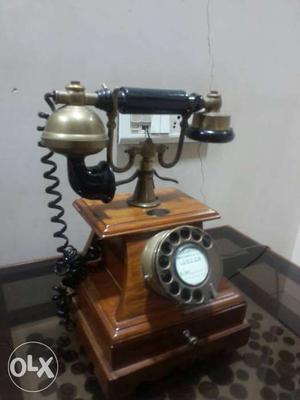 Antique vintage telephone in working conditions