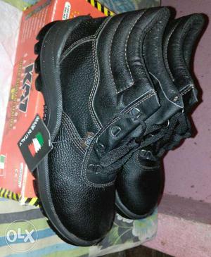 Brand New Black leather show size 9" Made in