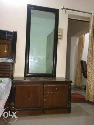 Dressing unit 4 years old in good condition has a