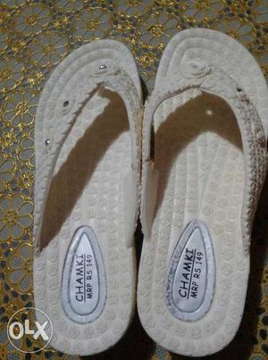 I want to sell unused slipper...off-white colour