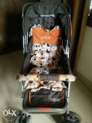 Luvlap baby stroller in a very good condition,