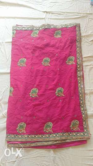 Magenta crushed material sari with sali n tikki