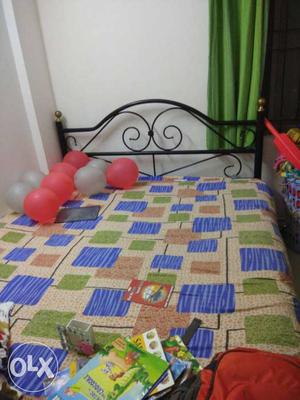 Red And White Balloons; Black Panel Bed With Blue And Green