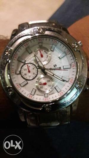 Round White Chronograph Watch With Silver Linked