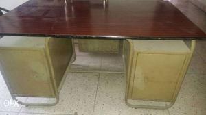 Steel office table with mica top. size 5x4 ft.