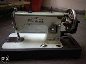 Usha White Sewing Machine