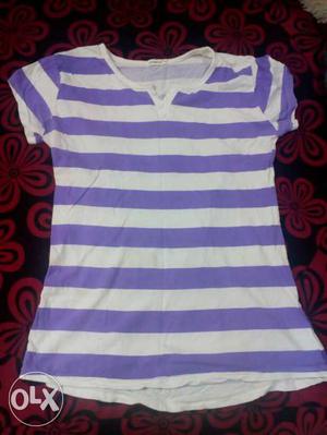 White And Purple Striped V-neck T-shirt