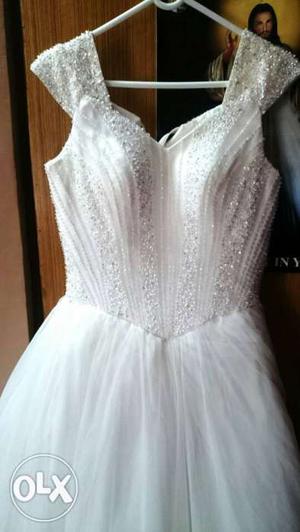 White Sweetheart Sleeveless Wedding Dress