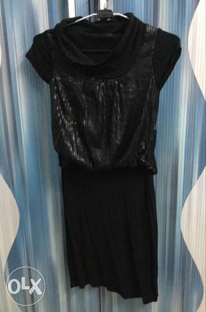 Women's Black Sleeved Midi Dres