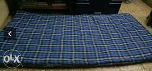 2 months used bed 6x4 good condition urgent sell