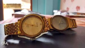 2 round dail golden color 6 months old watch,
