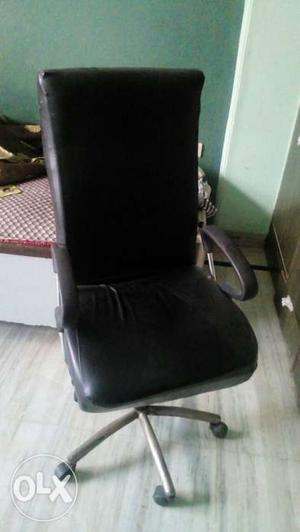 A Heavy and good condition official chair.