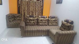 A L shape sofa shape adjustable in good condition