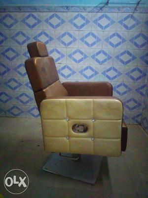A seating chair for parlour..only four month