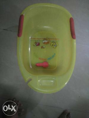 Baby bubble bath tub with soap case and drainage