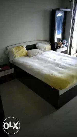 Bed set with dressing and side table