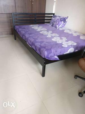 Bed with matrises