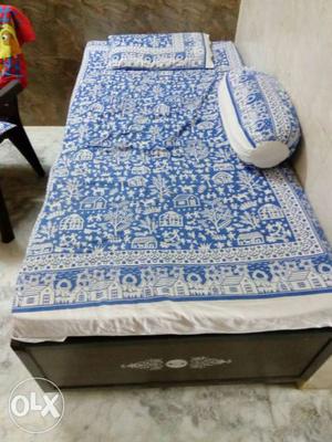 Blue And White Floral Bed Sheet Set