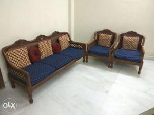 Compact wooden sofa with cushions 3+1+1