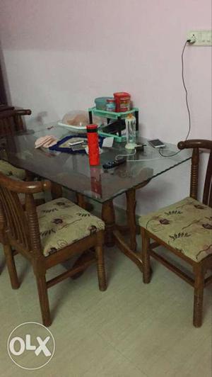 Daining table good condition