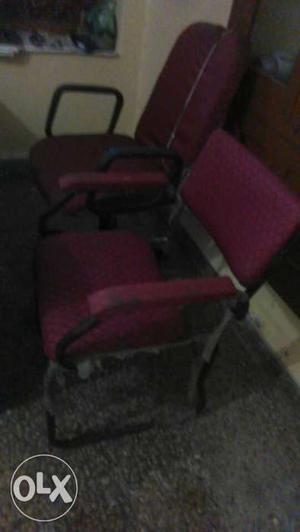 Good condition of office tabele n chair