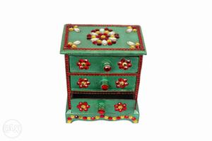 Green And Red Wooden 3-drawer Dresser