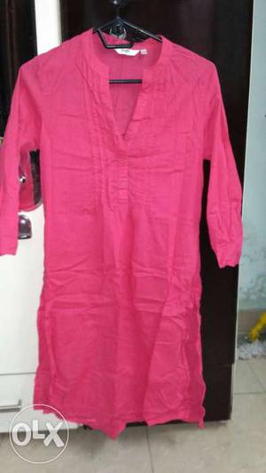 Max shirt kurta... Pink color, l size but it runs